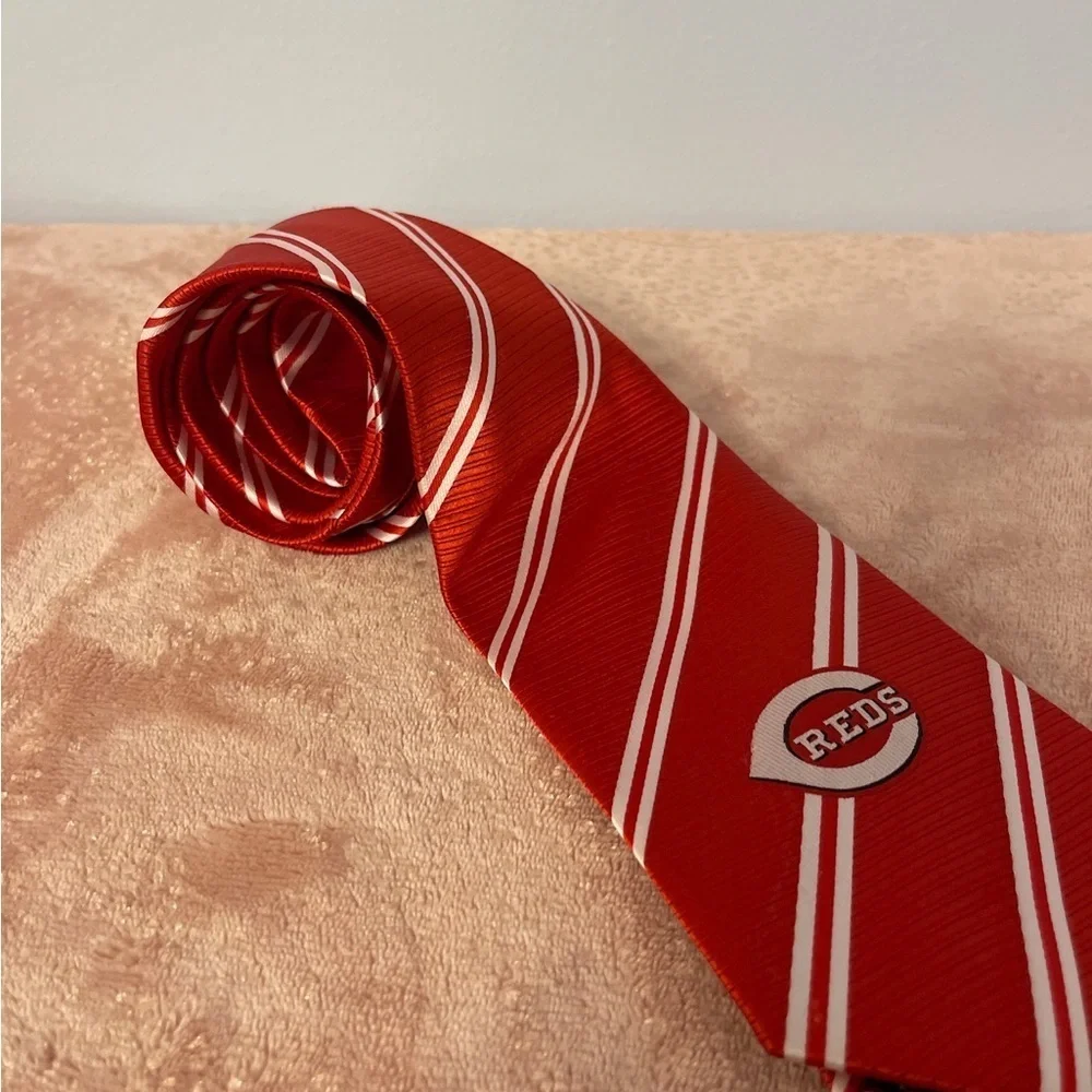 MLB Reds Tie with White Stripes - Picture 3 of 7